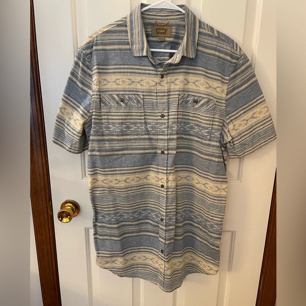 Men’s short sleeve button-up